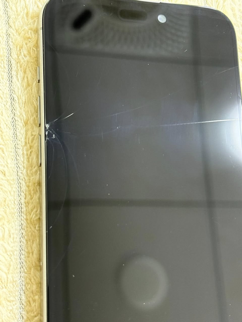 15 برو ماكس 256 بطاريه 87 مبدل شاشه  ومفطوره هسه
السعر 700 الف وبي مجال 
رقم *********** واتس 
توصيل موجود اي مكان
