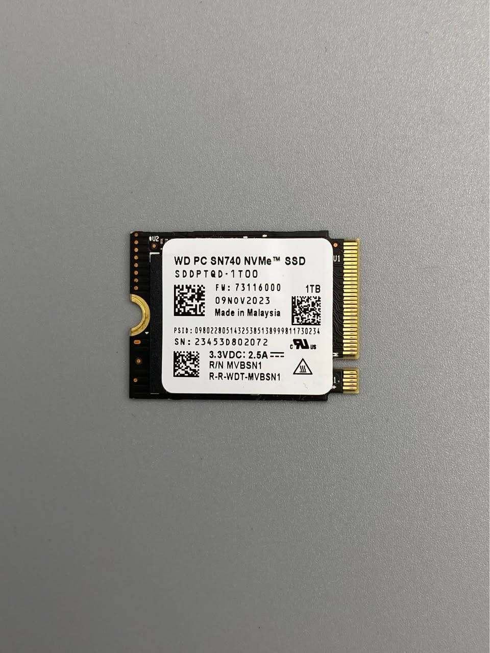 WD SN740 1TB – M.2 NVMe PCIe SSD

🔹 السعة: 1TB 💾
🔹 الواجهة: PCIe Gen4 x4 – NVMe
🔹 الحجم: M.2 2230 (مناسب للأجهزة الصغيرة والـ Handheld)
🔹 سرعة القراءة: تصل حتى 5150MB/s ⚡
🔹 سرعة الكتابة: تصل حتى 4900MB/s
🔹 النوع: 3D NAND Flash
🔹 استهلاك الطاقة: منخفض مع كفاءة عالية 🔋
🔹 التوافق: لابتوبات، Mini PCs، وSteam Deck والأجهزة الداعمة M.2 NVMe
🔹 الأداء: إقلاع سريع، تحميل ألعاب وبرامج بزمن أقل

💡 SSD سريع جدًا بحجم صغير، مثالي للترقيات الحديثة والأجهزة المحمولة عالية الأداء. 

السعر : 150 الف 

متوفر خدمة توصيل 🚚 لكافة أنحاء العراق  🇮🇶 ￼ بغداد, العراق


**إذا كنت صاحب هذا الإعلان وتريد حذفه لأي سبب، رجاءا أرسل رسالة إلى الدعم الفني**
