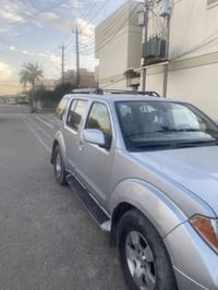 نيسان بايفندر 2007للبيع بيه خربطه رقم بغداد السعر خاص 07714107993