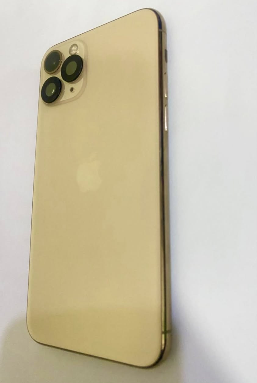 آيفون 11 برو للبيع 
ذاكره 512 
بطاريه 75 بلادي 
الجهاز ما مفتوح 
 نظيف جدا 100‎% 
السعر 325 
للاستفسار ***********
