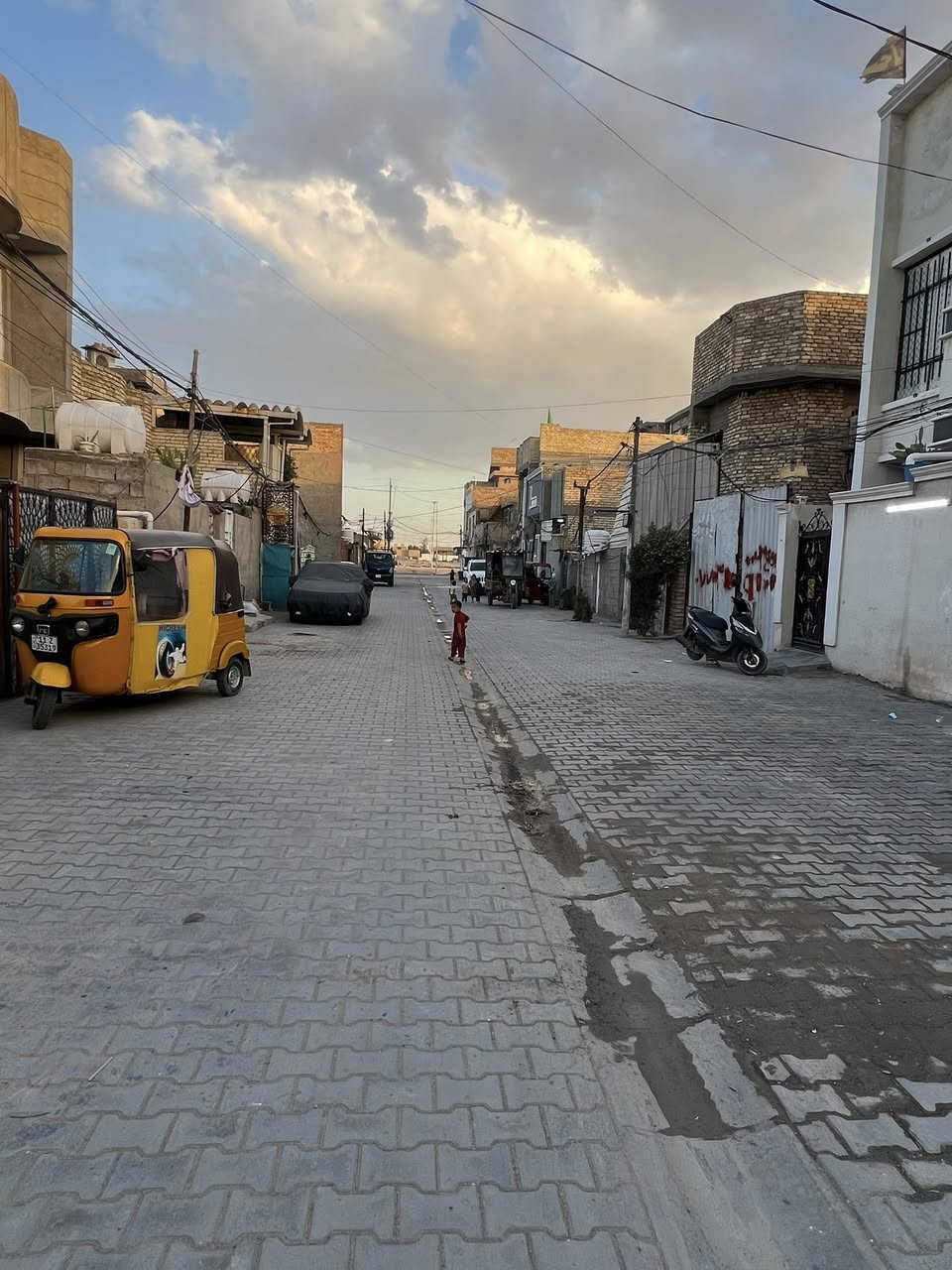 سلام عليكم بيت مساحه ٢٠٠ متر يقع في منطقة الدوانم مقابيل العبره مال الصافي طابق ونصف يحتوي على حوش وستقبال وغرفتين كبار  واجهه ١٠ ونزال ٢٠ ثامن بيت عن الشارع ٥ كيلو شارع عرضه اكثر من١٠ متر موقعه كلش حلو السعر 148 وبي مجال بسيط واي ستفسار هذا رقمي ***********
