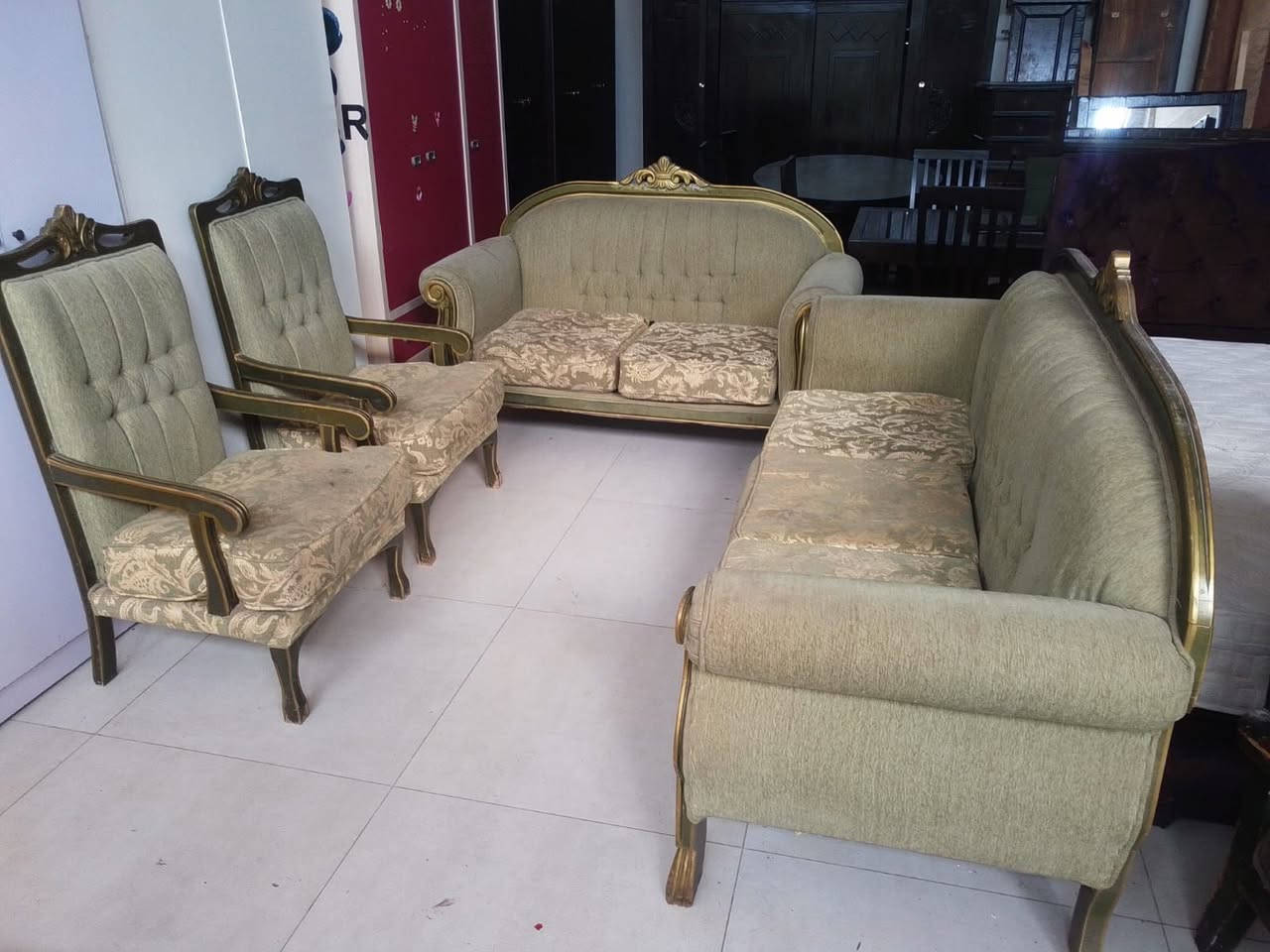 طقم كنب نخب تفصيل 
خشب لاتيه


**إذا كنت صاحب هذا الإعلان وتريد حذفه لأي سبب، رجاءا أرسل رسالة إلى الدعم الفني**