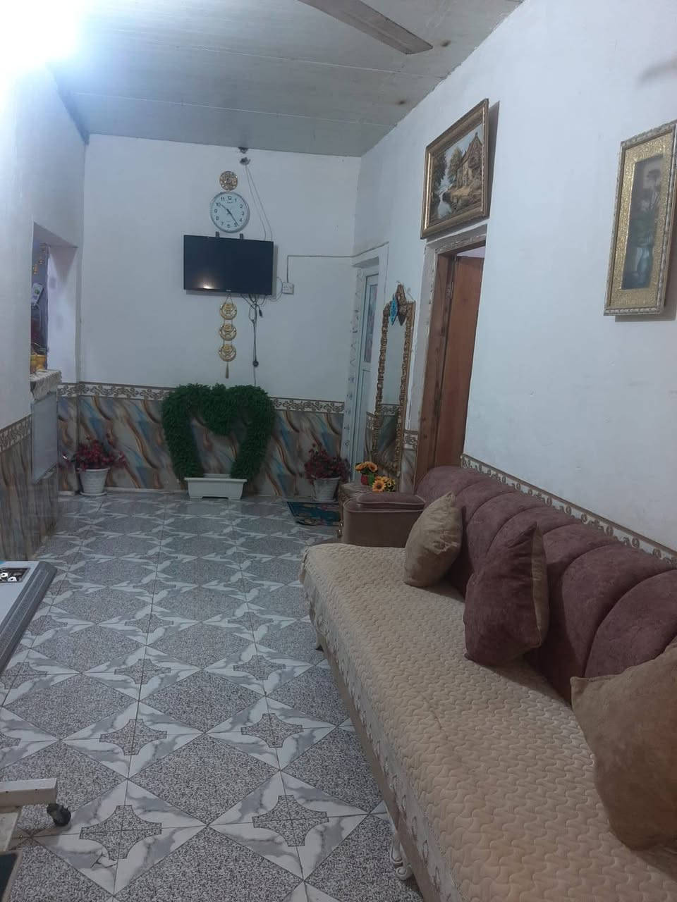 سلام عليكم بيت للبيع المحوديه حي ابو شمع بيت متكامل من جميع الخدمات طابو زراعي قريب ع سوك سعره 32 وبي مجال ‏‪***********‬‏

