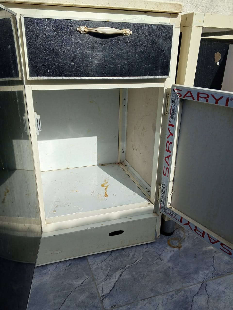 كاونترات ب 60 لمرمره ملحومه مكانهن طشاش شارع لقاضي لاتصال ع رقم *********** مكلفه بنشر
