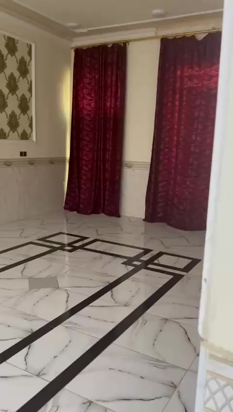 سلام عليكم 
بيت للبيع مع قطعه ارض منطقه حصيبه الشرقيه الزويه  قريب علمضيق  كهرباء خدمات حديثه شارع تبليط +ماء+كهرباء+ مساحه الكليه  1250م.  مساحه البيت 750 
ومساحه القطعه الخارجيه 500م. مع واجها محلات   مكون من حديقه +صحيات خارجيه بابين سياج خارجيه + مدخل+ +ديوانيه +استقبال+صاله +ثلاث غرف +حمام داخلي +منور خارجي بتجاهين كامل من كلشي بنيان  طابوك شغل درجه اوله مرتب السعر المطلوب 210مليون وبي مجال تريد بس بيت 160وبي مجال  ابيعلك تريد بس قطعه هم ابيعلك  بيك خير ودلل رقم الهاتف  ***********
