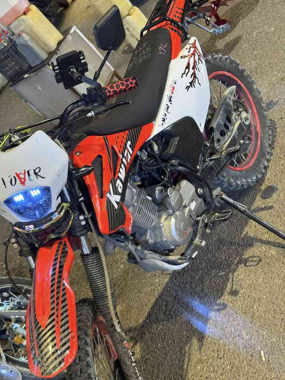 قفاز كواير مكينة ربع 250cc موديل 2025 دراجة اي نقص مابيها شلعه معدل سعرها مليون و150 مكاني الاعظمية 
للتواصل : *********** ♥️.
