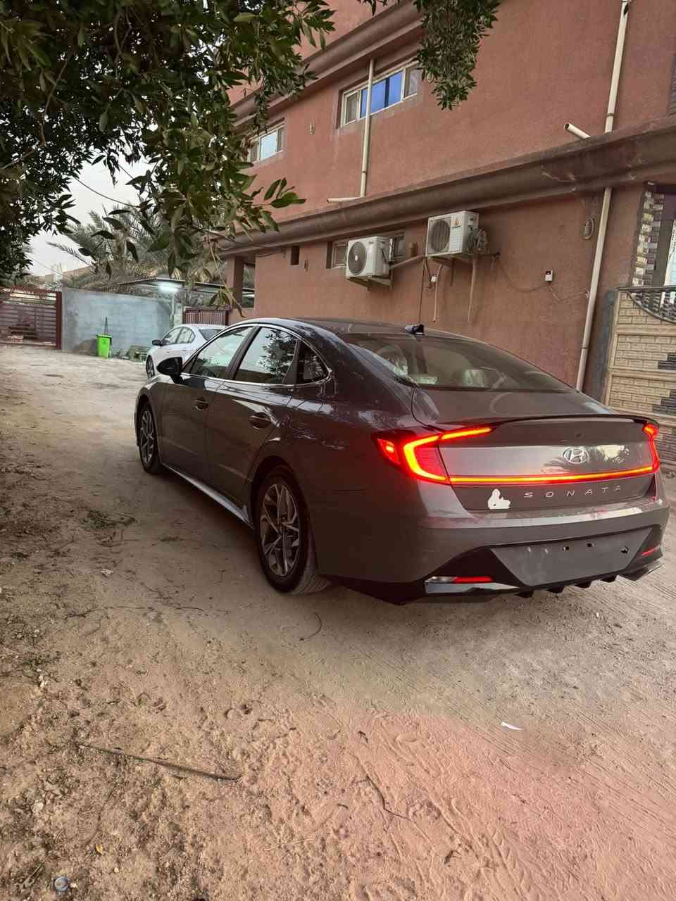 السلام عليكم سوناتا موديل 2021 فئه SEL مكينه 2500 المرغوب كير 8 نمر دبل كلج DCT ماشيه 51 مايل حقيقي مكينه كير شرط الفحص وكاله مكفولات من كلشي  سياره ماناقصهه برغي مواصفات السياره
1 بصمه تشغيل وبصمه ابواب وبصمه صندوك
2 صندوك ذكي يفتح عند الاقتراب
3 رادار امامي وخلفي وجانبي
4 نقط عميه بلمرايات جانبيه
5 تبريد بيانو مناخي منفصل 
6 هيترات مقاعد اماميه
7 شاشه وكامره خلفيه دواره بلاديه
8 اشارات بلمرايه
9 توقف ذاتي وتبيه خروج عن المسار
10 لد امامي لد خلفي
11 لايت 4 عدسات
12 جام مدبل يعني دبل جام عزل فول ماشاءالله 
بعد بيهه هواي مواصفات السعر 155
مكاني بابل المسيب
‭0782 849 5931‬
