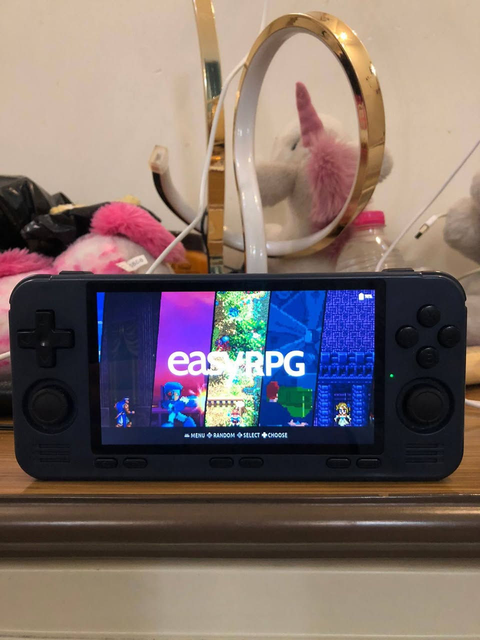 المطابق مرئيًا
#متاح جهاز ألعاب محمول من طراز Powkiddy RGB10Max3 Pro. 

يتميز بشاشة IPS مقاس 5.0 بوصة بدقة 720*1280 بكسل
يعمل بنظام التشغيل JELOS Linux.يحتوي على بطارية مدمجة بسعة 4000 مللي أمبير في الساعة تدعم ما يصل إلى 8 ساعات من اللعب مع رام 64 GB 
يمكنه تشغيل محاكيات مختلفة، بما في ذلك PS2.
 سعر ٧٥ بغداد مدينة الصدر قطاع ١٨ لايوجد توصيل 
***********
