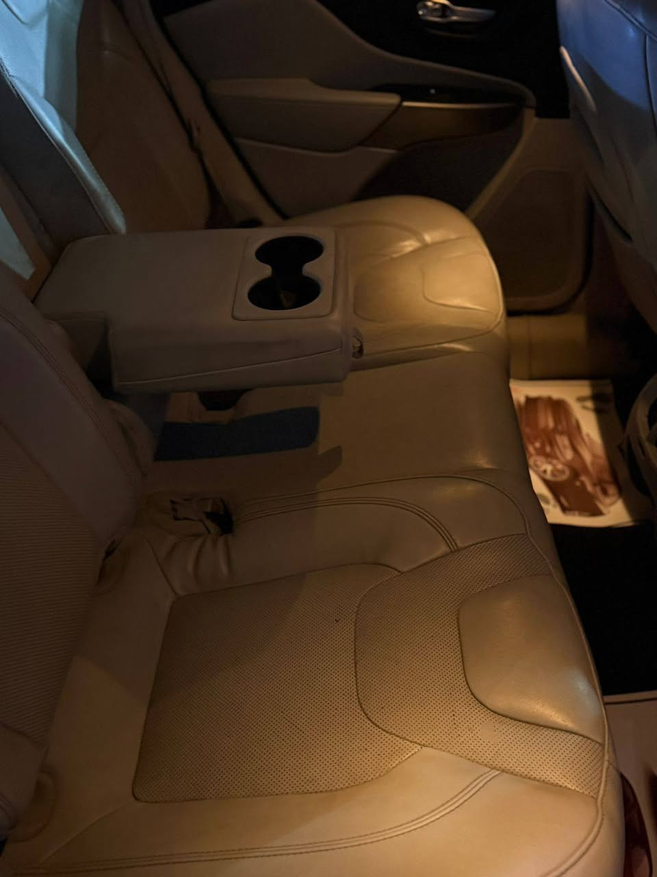 السلام عليكم
للبيع او مراوس حسب القناعة 
 جيب شيروكي موديل 2021 امريكي
 رقم بغداد دولي بسمي فول مواصفات لمتيد دفع رباعي 
بصمة تشغيل بصمة ابواب سستم صوت  
 محرك 3600. كير ومكينة وحدادية جديد كشنات جلد داخل بيجي
 تبريد قطعتين كشنات كهرباء شاشة كبيرة
جنطة كهرباء شفط اشاير بل مري تشغيل عن بعد بنوراما تحكمات ستيرن خزن ميموري 
حادثهة بامريكا جاملغ فقط السيارة بل عراق مجفية على جهة الصدر 
السعر 130$ وبي مجال 
مكان بغداد / الدورة 
 للاتصال ***********
