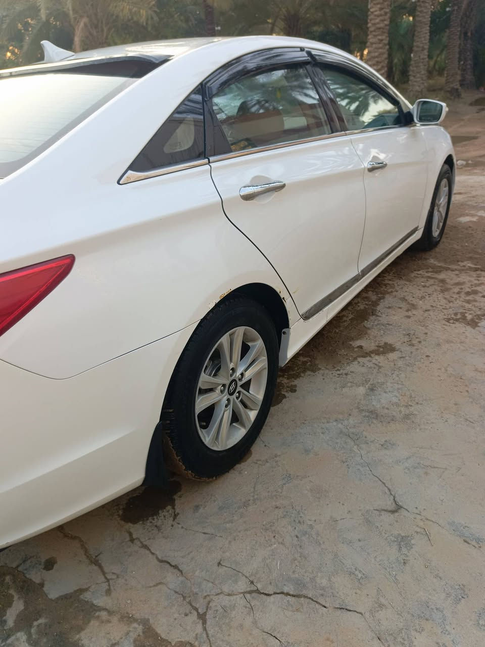 السلام عليكم سوناتا 2011 خليجي 2400 رقم بغداد باأسمي بيه جاملغ صبغ وبنيد مبدل وباب نفس اللون 
مكانه حله ابي غرق 
سعره 110
رقم ***********
