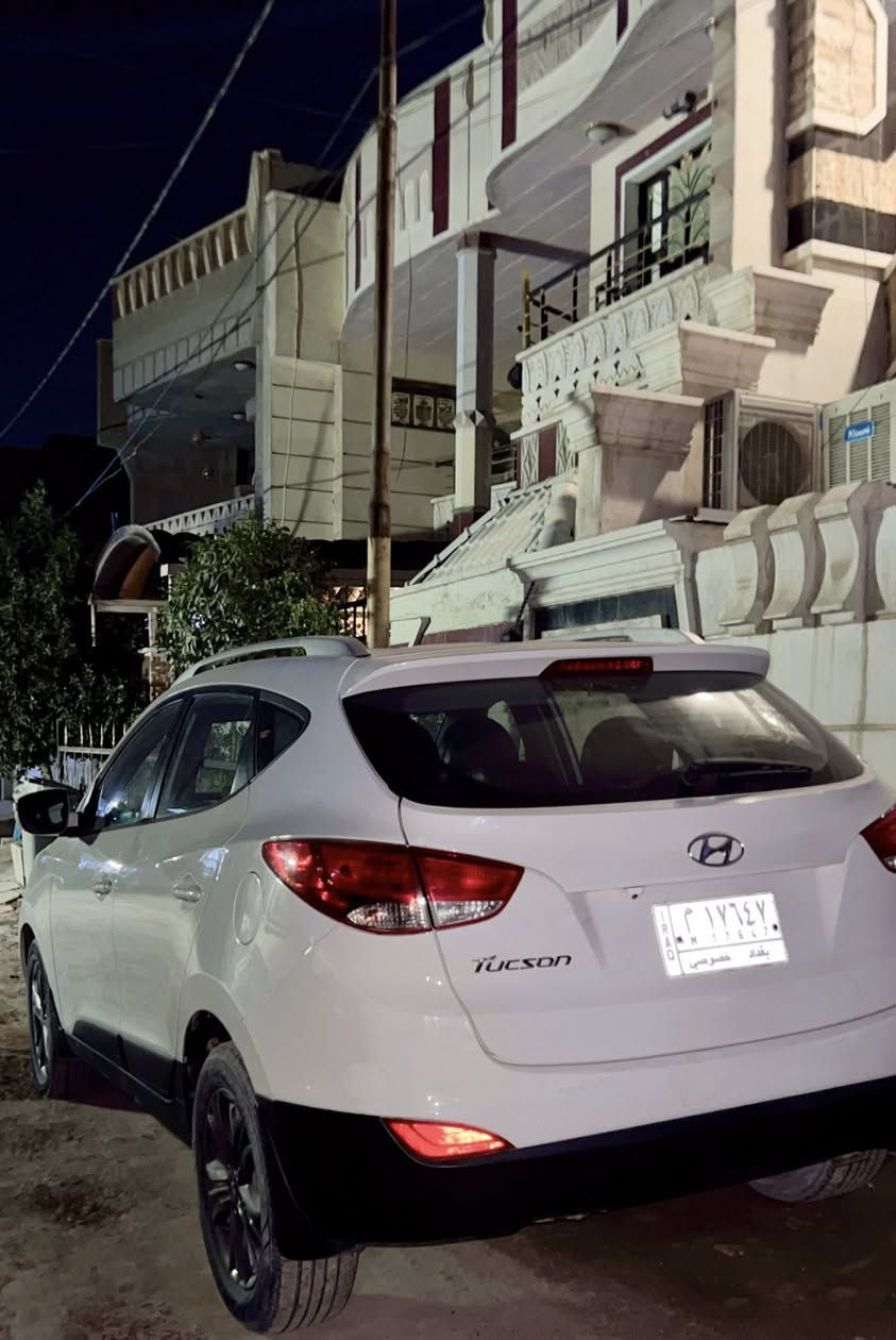 سلام عليكم                                                              توسان للبيع موديل 2015 خليجي السياره نضيفه وحلوه وعلى أيدي بيها قطعتيني بل عراق بابين وبس وبيها ملاحضات بسيطه موضحة بل صور مع السونار.  

🏵️الموصفات
☑️مقاعد جلد
☑️تبريد خير من الله 
☑️شاشه جبيره 
☑️كأمره خلفيه 
☑️محرك 2000
☑️ماشيه ١٣٠,٠٠٠ ألف كيلو
☑️تحكمات ستيرن
☑️سماعات ١٤
☑️فول 
السياره حلوه ونضيفه والي يحب يجي يشوفها السياره موجوده بغداد 
والي يحب يتصل هذا الرقم بي واتساب ‭٠٧٩٠ ١٦٩ ٨٧٠٩‬
والسعر ارخص من السوك بهواي السعر ١٣١ ألف دولار يعني شده و٣١ ورقه وبيها مجال للغوالي                  وشكرا. 🌸
