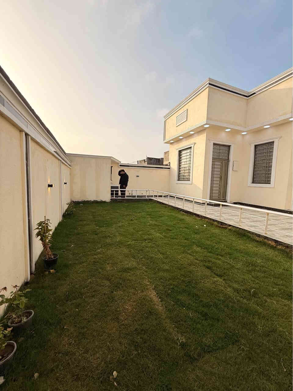 #اسعد_الله_اوقاتكم_بكل_خير⁉️👋🏼

دار سكن للبيع بناء 2025

#المساحه 270 متر 👍 

#جنس_العقار :: طابو ملك صرف زراعي باسم عراقي سند 25 

#العنوان :: البصره أبي الخصيب ابو كوصره ثالث  بيت عن شارع ابو كوصره رئيسي
#يحتوي البيت على ثلاث ٣ غرف منام كبار
و ديوان
و مطبخ و صاله
و مناور عدد 2
و صحيات داخلي وخارجي  و كراج سياره وحديقه 

#البيت جاهز من كلشي تستلم البيت عنده المكاتبه
كامل من مقطوره و كيزر و ماطور
جيب اثاثك و اكعد
و الف عافيه الي ياخذه

جميع الخدمات متوفره ماء كهرباء ومدارس 
#السعر (( 120 مليون  وبي مجال 
#للاستفسار الاتصال على الهاتف 📳📞
📳(***********)📳 اخوكم صادق البصرة, العراق
