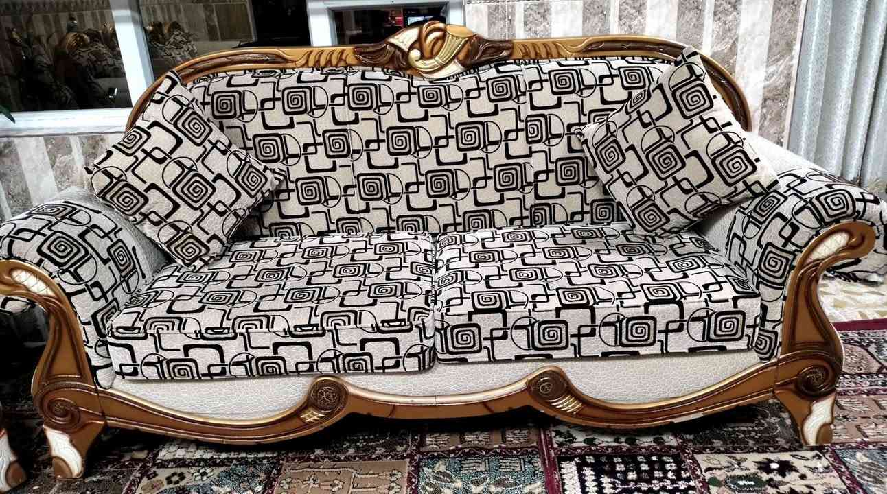 طخم رئاسي للبيع للتواصل ع الرقم ***********
