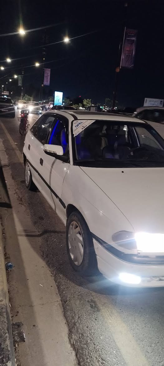 السلام عليكم استرا موديل 93 حجم 20 صبغ دوائر ودوسات طخه من قدام خفيفه تبريد ثلج رقم نينوى قفل مركزي كاميرا مكاني موصل *********** السعر 47 بها مجال
