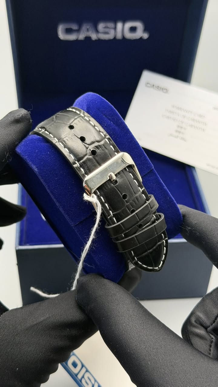 ساعة CASIO الأصلية
تصميم كلاسيكي أنيق بواجهة فضية وسير جلد أسود يمنحك مظهر راقي مناسب للعمل والمناسبات والاستخدام اليومي.

المواصفات:

* حركة Quartz أصلية عالية الدقة
* مقاومة للماء WR50
* عرض اليوم والتوقيت
* واجهة فضية بتفاصيل فخمة
* سير جلد مريح بخياطة أنيقة
* أصلية مع العلبة والكتيب
* إمكانية الفحص قبل الاستلام

السعر: 130,000 دينار عراقي

للتواصل والاستفسار واتساب:
***********
