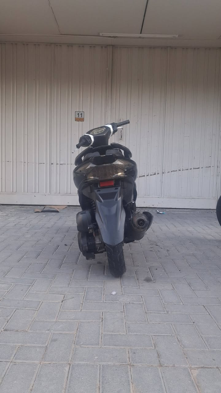 السلام عليكم 
دراجه TURBO
دراجه كامله من كلشي 
حجم المحرك150cc مكينه كبيره
 الدراجه بدون اي نقص  مكينه كلش ناعمه 
 تايرات جداد
قايش و كلاج  جداد 
 كفرات الدراجه مافيها اي  كسر 
 الشراي يتصل ويدلل 
***********
***********
