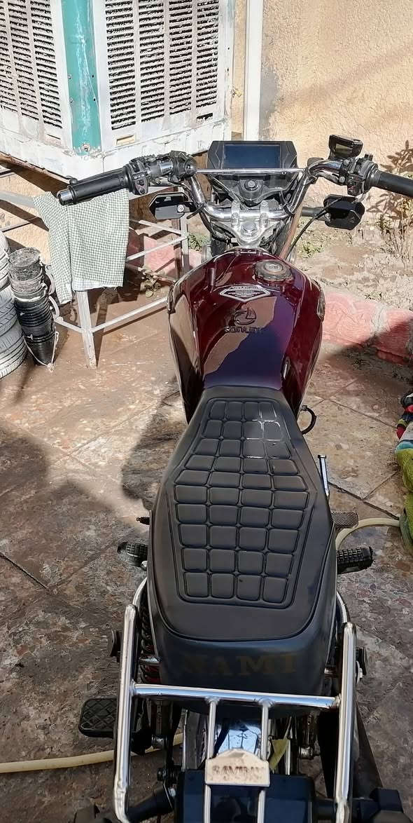 السلام عليكم دراجة سيفان موديل 2024 نظيفة 150سيسي  أوراقها كاملة السعر ب550 وبيها مجال مكاني المحمودية للاستفسار ***********
