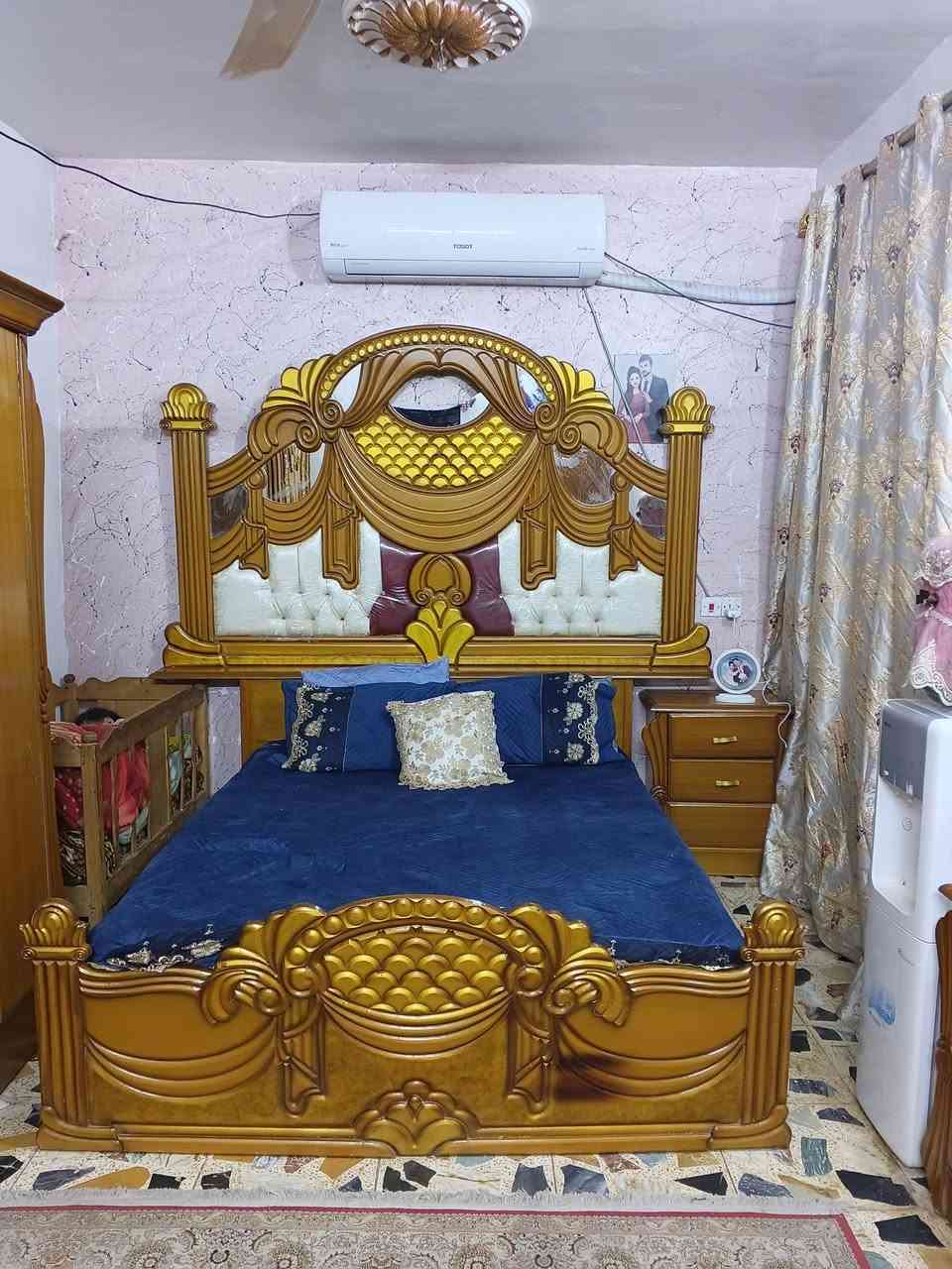 السلام عليكم للبيع غرف اخشاب درجه اولا 7 قطع رايده مليون  المكان بغداد جميله للتصال ***********
