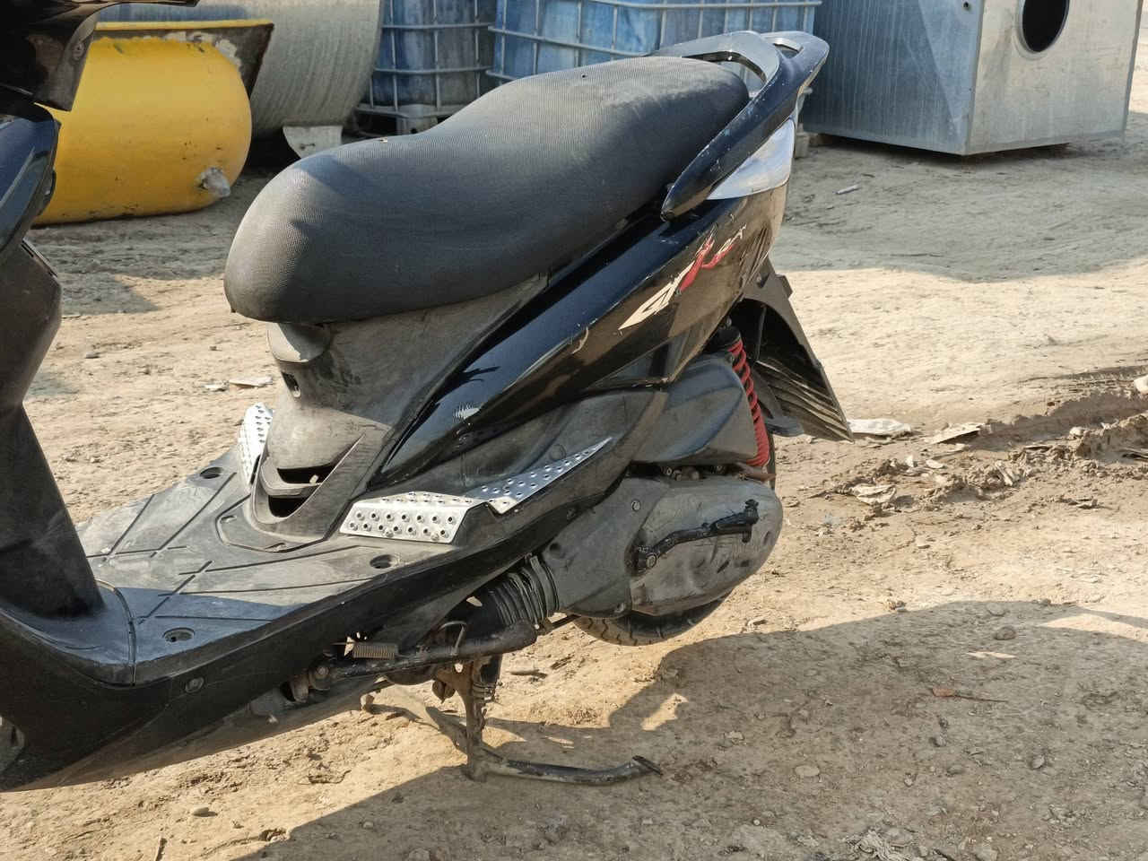 البيع ثعلب جتي ار السعر 850 أو بيه مجال دراجه رمبه المكان الكماليه ***********
