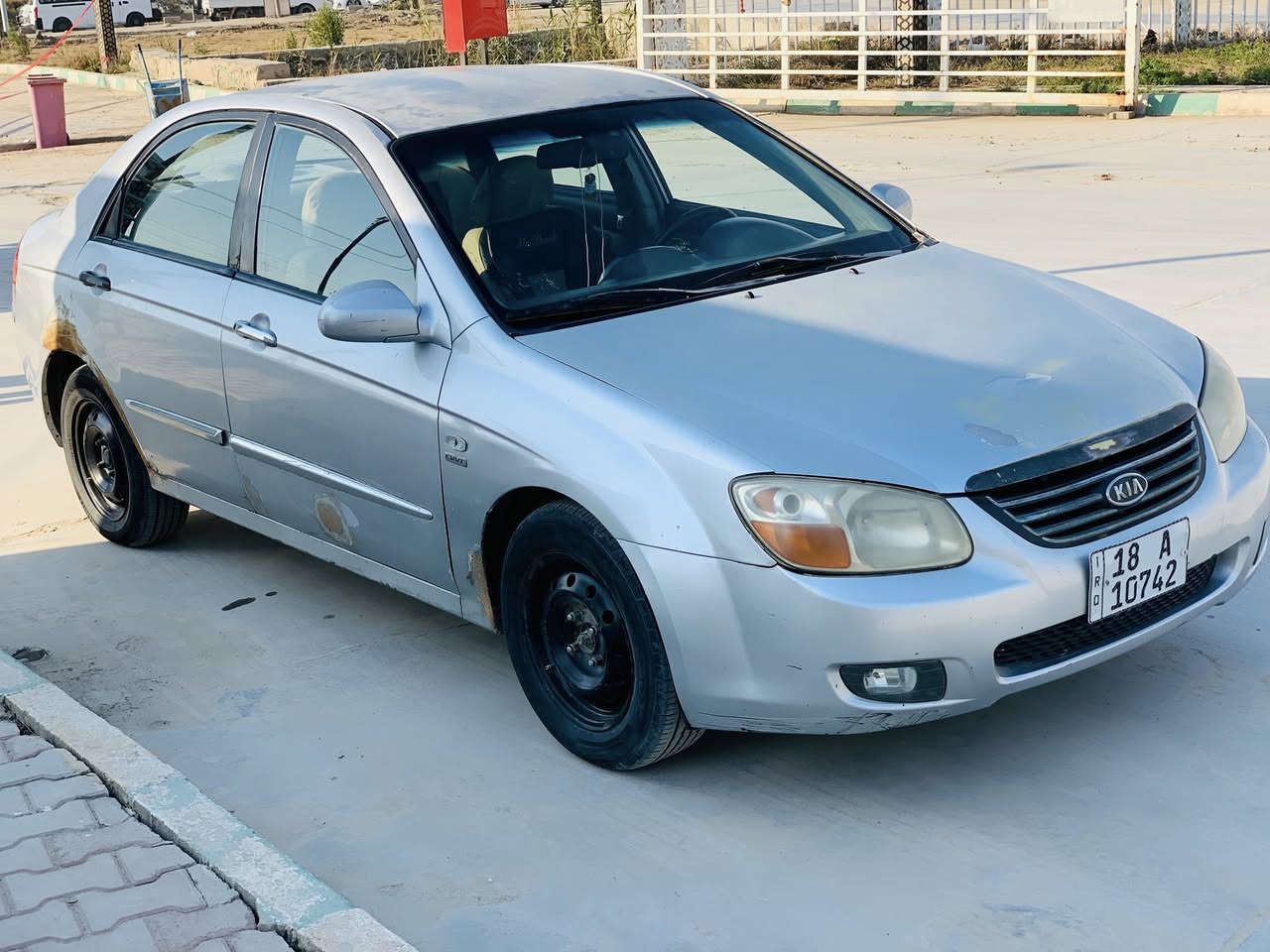 سلام عليكم للبيع كيا سيراتو 2007
مكينه1600 تبريد تدفئه حداديه جديده سياره ماعايزه شي
السعر 68وبيها مجال مكانها بابل الكفل رقم كربلاء بسمي 
الاستفسار اتصال***********
