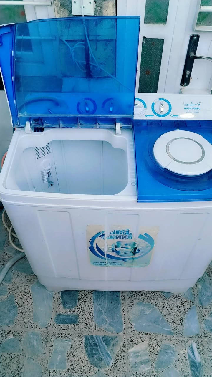 السلام عليكم غساله مستعمله للبيع نوع توشيبا 25كيلو حوض كبير النشاف(واكف) بيها غساله نظيفه السعر 75الف وبيها مجال بسيط المكان التراث قرب تقاطع درويش هاتف *********** وتساب موجود
