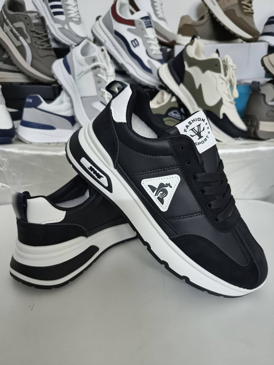 احذيه رجالي جديد
سعر القطعة (10) آلاف مع التوصيل داخل النهروان 
خارج النهروان توصيل 5 آلاف 
للحجز مراسله الصفحة 
واتساب ***********
