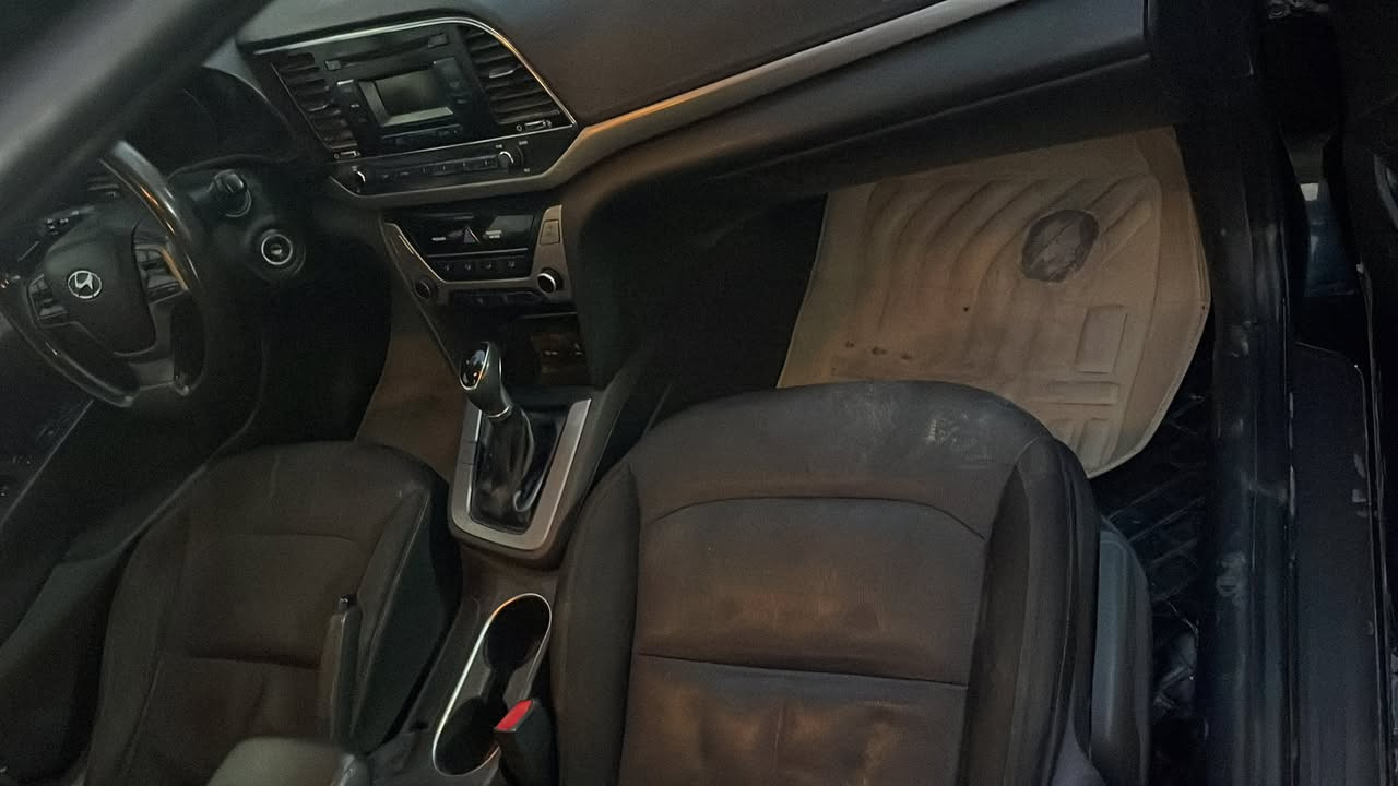 السلام عليكم عندي النترا موديل ٢٠١٨ وارد امريكي بيه ٥ قطع بدون دواخل سياره  يعني فقط رشات سياره  حلوه سياره مانقصه شي ماذب عليه اي شي كامله سعر مطلوب ٩٨ ورقه. سياره تحويل ثاني يوم.  موجوده سياره بغداد الحريه. ***********
