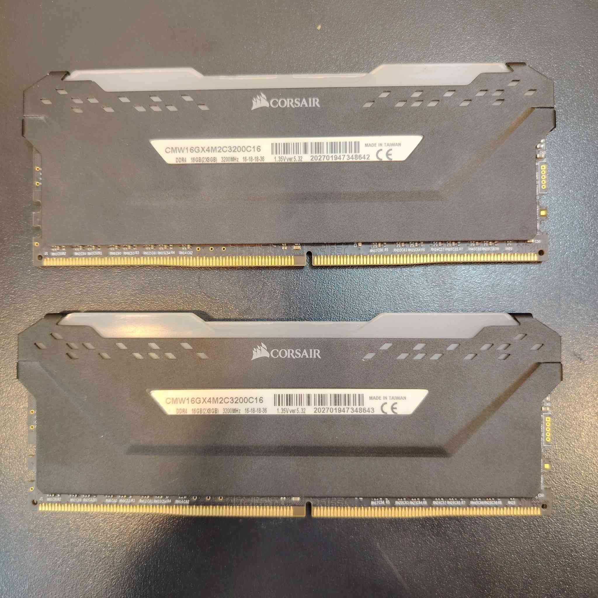 للبيع رامات)(2*8)(16gb)
ماركة CORSAIR VENGEANCE RGB PRO
فوب ار حي بي
السرعه 3200MHZ
السعر 140 قفل
مكاني بغداد جميلة الأولى
رقم تواصل واتس اب ***********
