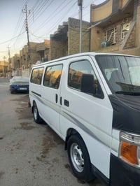 نيسان اورفان • رقم احمر • للبيع