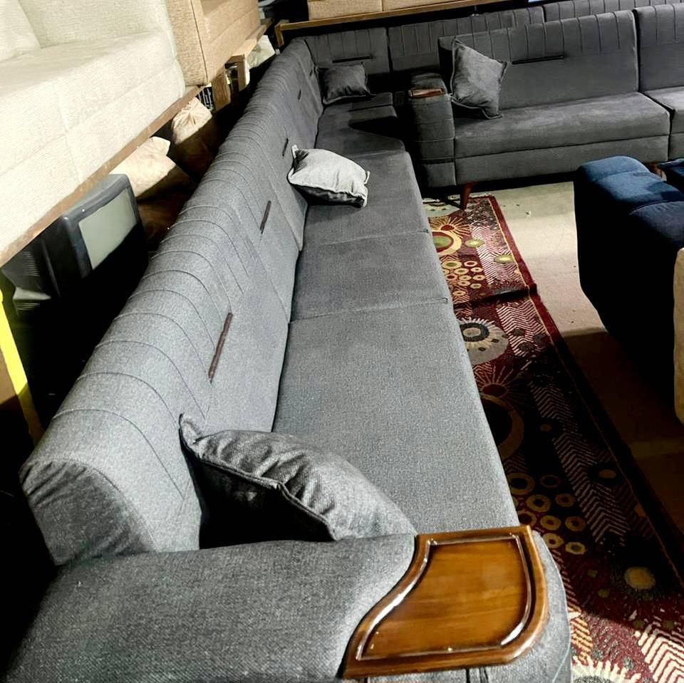 دواويين تسكام لون مميز ديوانيه شارع الخصيمه السايديين قرب زها مول الجهه الثانيه جهه قصابيه السجاد داخل الفرع بضبط ***********
