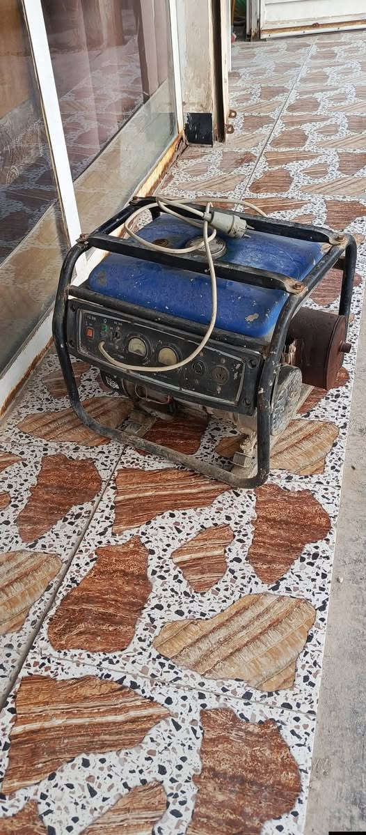 مولد بانزين نضيف وشغال
10 انبير غير متواجد على فيس اتصل على صاحبها

***********

***********
