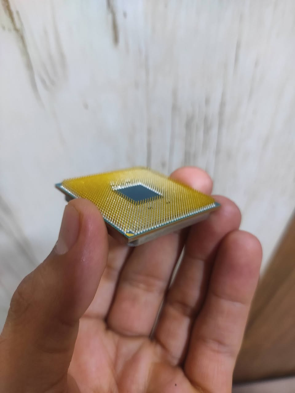السلام عليكم شباب، متوفر معالج Ryzen 7 5700X غني عن التعريف، المعالج جديد تماماً وغير مستخدم نهائياً، لكن بدون الكارتونة الأصلية (Tray).
السلام عليكم شباب، متوفر معالج Ryzen 7 5700X غني عن التعريف، المعالج جديد تماماً وغير مستخدم نهائياً، لكن بدون الكارتونة الأصلية (Tray).
​مواصفات المعالج السريعة:
​عدد الأنوية: 8 كور / 16 مسار (8 Cores / 16 Threads) ممتاز جداً للألعاب الثقيلة، البث المباشر، والمونتاج.
​التردد: يصل إلى 4.6 جيجاهرتز (Boost Clock).
​الكاش: 32 ميجابايت (L3 Cache).
​استهلاك الطاقة: اقتصادي جداً (65 واط فقط)، يعني ما يحتاج مبرد ضخم وخيالي.
​التوافق: يشتغل على لوحات B450, B550, X570 (حسب تحديث البيوس).
​الحالة: جديد زيرو 100% (فقط بدون علبة).
السعر : 230 الف او بيه مجال للشراي
ملاحضه: ابيع فقط البصره لضمان الي ولك
 ملاحضه: ابيع فقط البصره لضمان الي ولك


**إذا كنت صاحب هذا الإعلان وتريد حذفه لأي سبب، رجاءا أرسل رسالة إلى الدعم الفني**