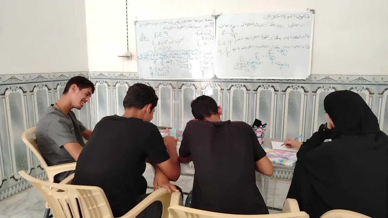 📚 جانب من درس الفيزياء لطلبة الثالث المتوسط ✨
شرح مبسّط، وتركيز على أهم الأفكار، مع حل الأسئلة الوزارية خطوة بخطوة حتى يكون الطالب واثق من المادة ومستعد للامتحان.
ما نكتفي بالحفظ... هدفنا الفهم والإتقان. 🌟
بالتوفيق لجميع طلبتنا الأعزاء، وإن شاء الله النجاح حليفكم دائمًا
📌العنوان قضاء المناذرة شارع  مطعم ثائر الجبوري قريب صالون ضي القمر للسيدات
📩 للحجز والاستفسار راسل الصفحة 
او الارقام التالية 
***********.    ***********
