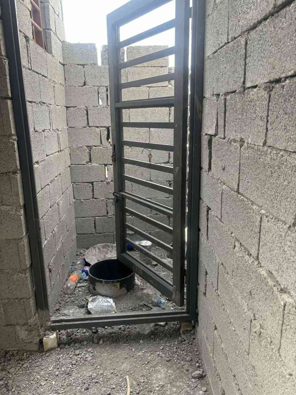 هيكل 50 متر للبيع بالسويب طابق 1السعر32 وبيه مجال للاتصال واتساب ***********
