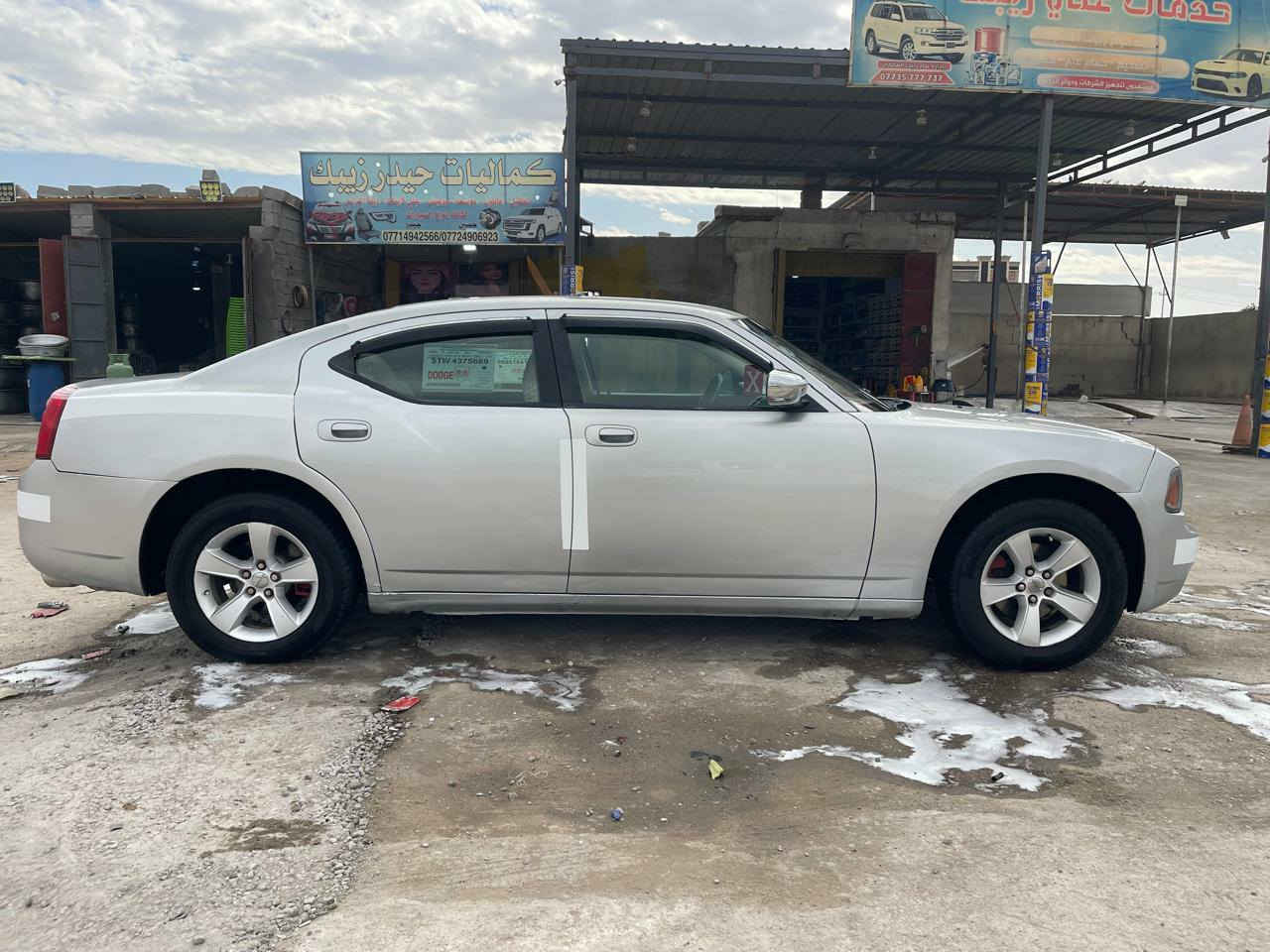 السلام عليكم جارجر 2009 مكفوله من الضربه بيه مكانات صبغ سياره جديده كير مكينه حداده تخم تاير كله كفاله حجم المحرك3500رقم جديد سنويه جديده هزه جديده السعر 95وبالعافيه على الياخذه رقم الهاتف ***********العنوان البصره
