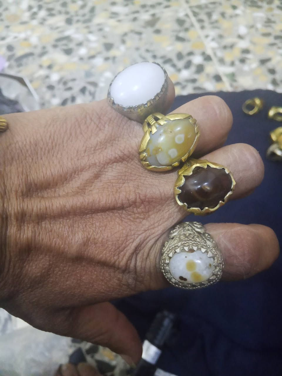 متاح ***********
