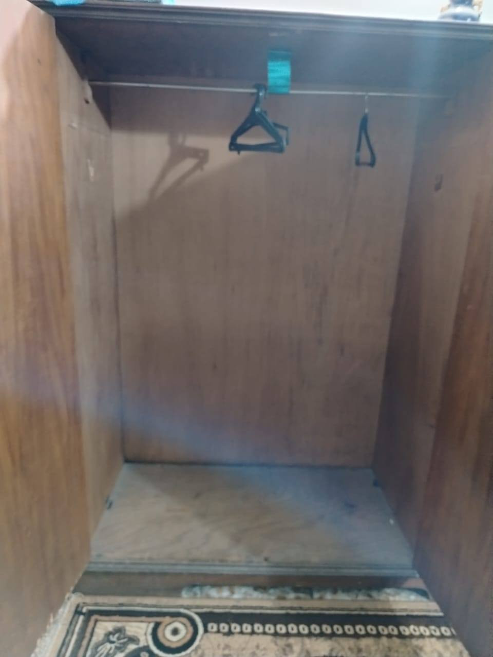 كنتور ذو اربع أبواب وميز تولايت في وسط للبيع سعر ١٥٠ الف في بغداد  الرصافه اتصال واساب ***********
