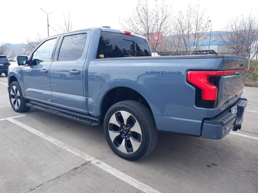 السيارة للبيع من جورجيا تبليسي معارض روستاوي
فورد F 150 موديل 2024
المسافة المقطوعة: ٦٦,٠٠٠ كم 
السيارة بحالة ممتازة 
المعروضة بالسعر جورجيا 253ورقة 

نوع الهيكل: بيك أب، الحالة: جيدة، نوع المحرك: كهربائي، نظام الدفع: رباعي، عدد الأبواب: 4/5، عدد المقاعد: 4-5، لون الهيكل: أزرق داكن


**إذا كنت صاحب هذا الإعلان وتريد حذفه لأي سبب، رجاءا أرسل رسالة إلى الدعم الفني**