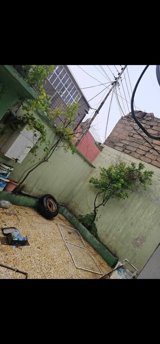 دار للايجار في منطقه كراج الشمال (نينوى الشرقيه) مساحه ١٢٠ متر
ثلاث غرف ومشتملات وكراج 
التواصل مع صاحب الدار 
***********
***********
