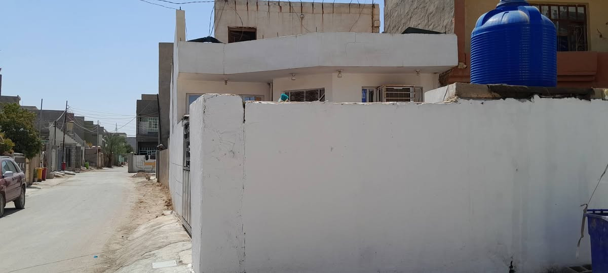 المساحه ١٢٠متر
غرفتين نوم صاله واستقبال ومطبخ وصحيات
خدمات كامله تبليط وماء ومجاري وكهرباء
طابو زراعي سند ٢٥
السعر 75 وبي مجال
استفسار الاتصال على الرقم
***********
***********
