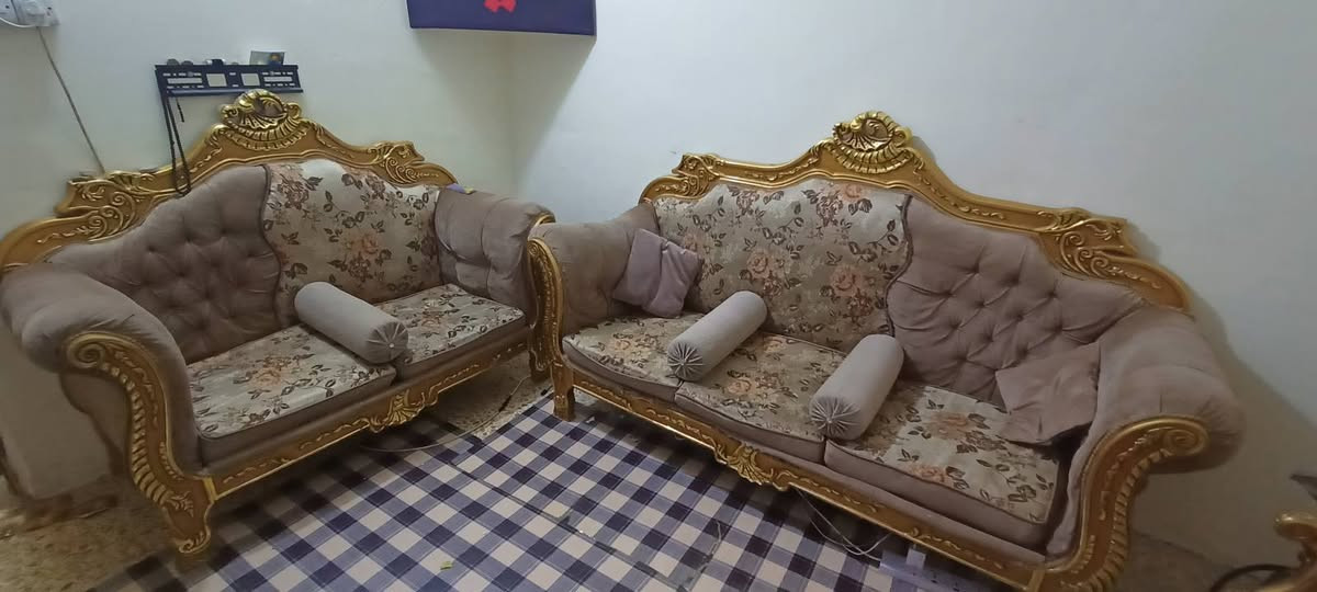 السلام عليكم
قنفات مصري للبيع 5 قطع 
ثلاثيات 2
كراسي 2 
ثنائية 1
السعر 400 
العنوان الزبير 
***********
