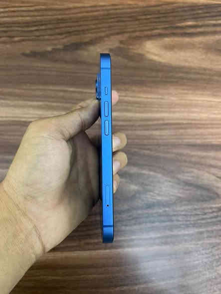 سلام عليكم iPhone 13 عادي للبيع بطارية 92 نظافة 100 جهاز مقفول السعر خاص مكاني بغداد ***********
