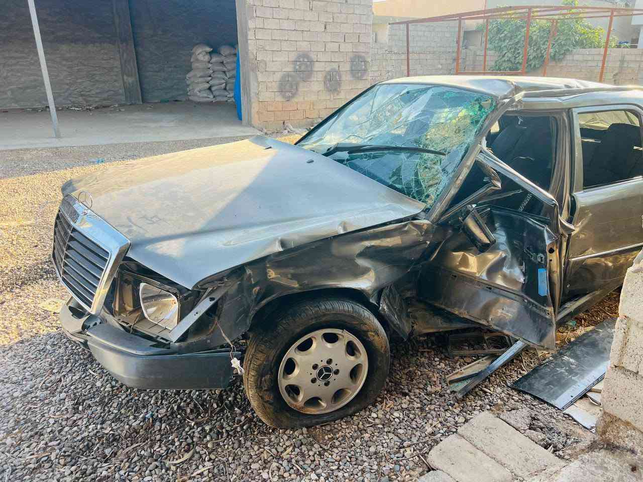 السلام عليكم اخوان مرسيدس موديل 86 رقم سليمانية انكليزي بسمي تحويل مباشر مكينة بلادية ابيع على حادثهة السعر 22 ورقة وبيهة مجال العنوان ديالى خان بني سعد ***********
