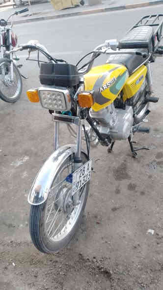 السلام عليكم دراجه اربعه كير للبيع موديل 2021 رقم وسنوية رقم نجف انكليزي28 سنويه لل30شهر11 دراجه حلوه ونضيفه كهربائيات كامله لايت بك لايت هورن شغال مكينه حلوه ناعمه مكان النجف الاشرف السعر مليون وأربعمائة.1400 وبيه مجال ***********
