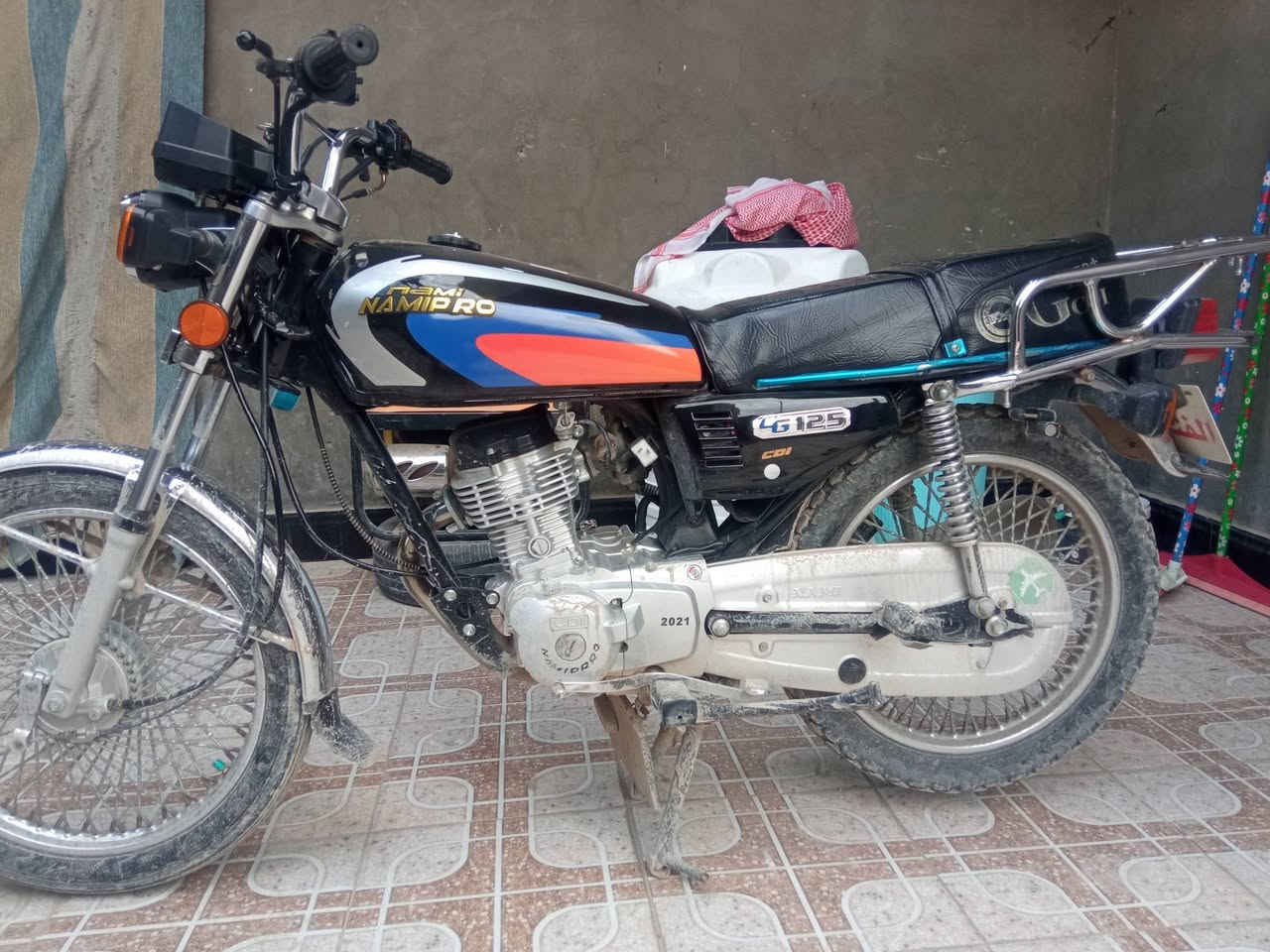 الشرح بالفيديو شباب مستعجل ع بيعتها دراجه لوك جديده ماعايزه اي شي بس لن مطر وطين الشوارع ماغاسلها اني مكاني نجف كوفه الي يريد يتصل ويدلل السعر 800او بيها مجال ادللو ***********
