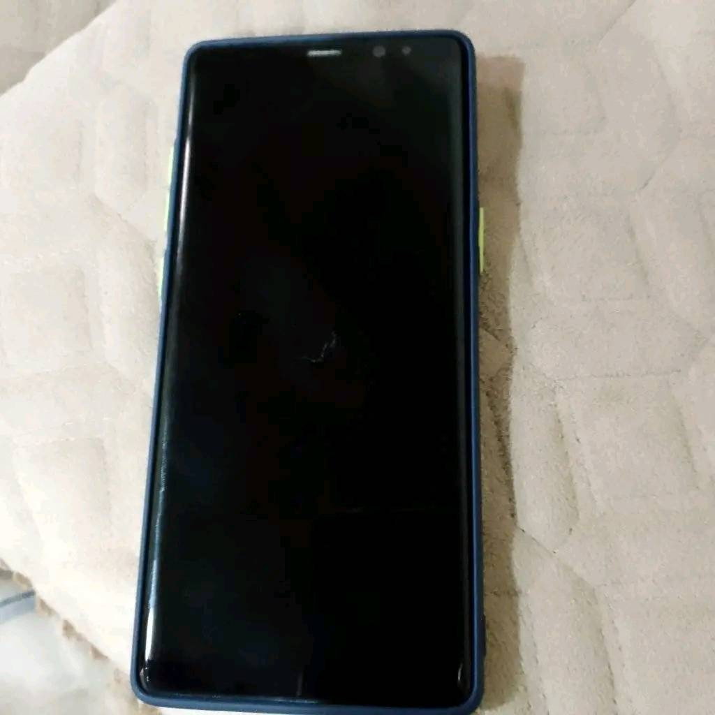 السلام عليك 
متوفر جهاز سامسونك نوت ٨ 
جهاز حلو نضيف فقط فطر خفيف +طبعه بل شاشه والباقي شرط 
للمراوسه فقط مع ريلمي ٨
تواصل خاص او واتساب ***********
