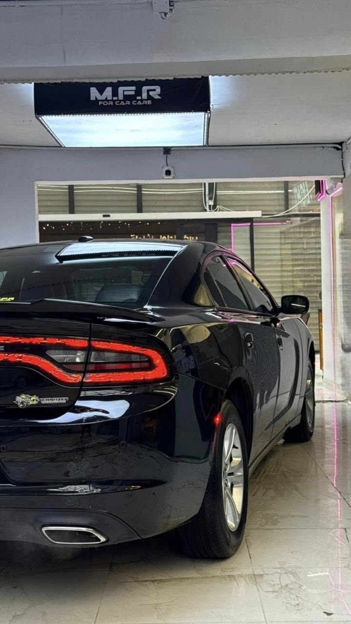 السلام  عليكم فقط الي يدور نضيف وجديد 
حادث السيارة بسيط جداً جداً 
شبرين صبغ بالجاملغ مأشرة بالصور  بدون 
ايرباك بجم كبس 
جارجر sxt بلاس  6 سلندر موديل 2020 فول مواصفات للأخير 
فتحة     
*شفتات 
كشنات  خزن و كهرباء وحار بارد 
ستيرن تدفةة
*كشن حضن
كشنات خزن ميموري
كشن خلفي هيتر 
سستم صوت بلادي  
تبريد قطعتين 
*محدد السرعه
*تشغيل عن بعد
*كامره خلفيه 
** حساسات خلفيه
*شاشه كار بلي
*دخول ذكي بصمه 
تشغيل عن بعد 
رادار جانبي
السيارة رقم بغداد تحويل ثاني يوم

السعر 238 وبيها مجال بسيط جداً 
للاستفسار اكثر ***********
مكاني بغداد الدورة
