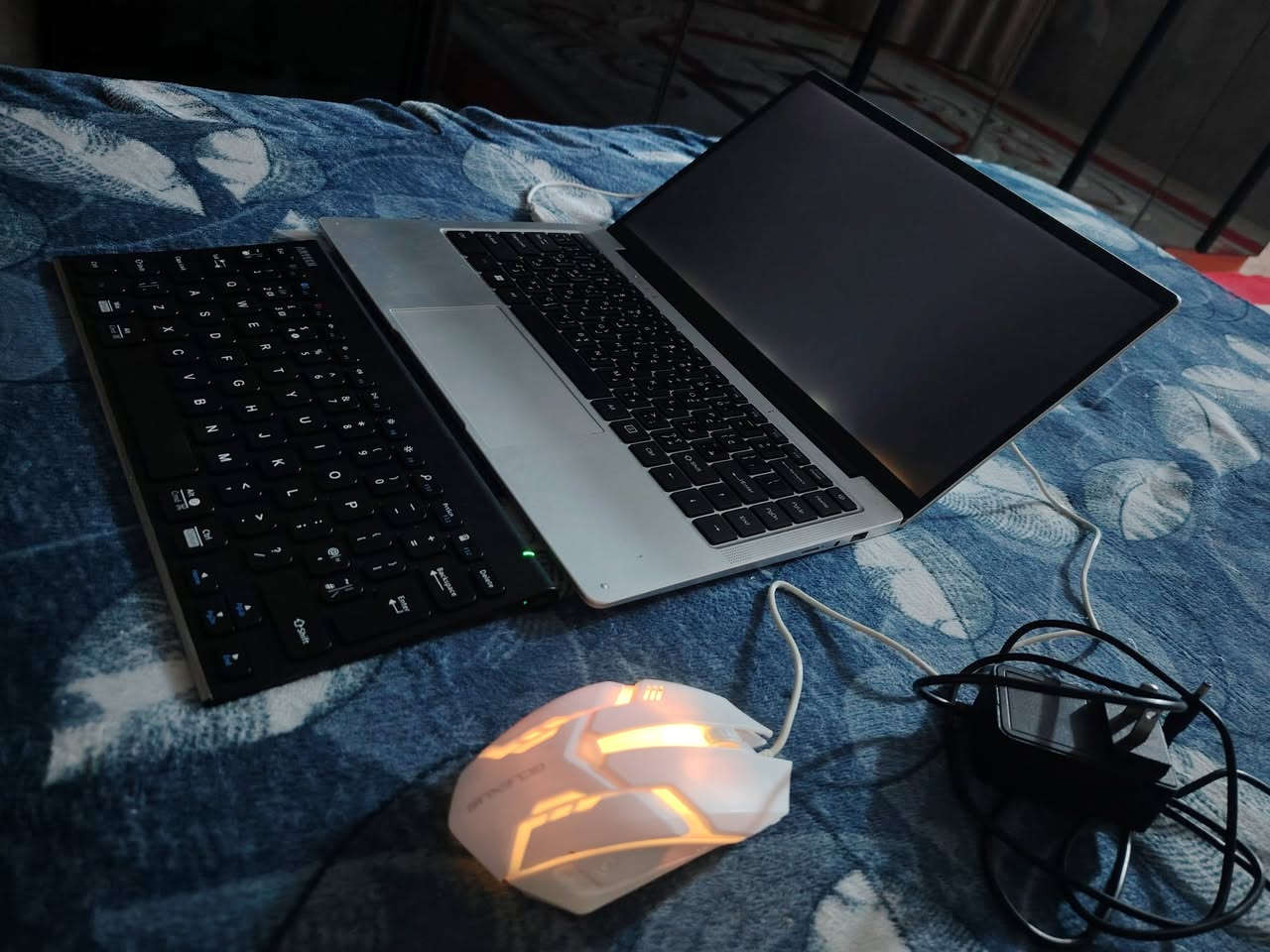 تعديل على المنشور سابق مره خصت الدمن المحترم
الابتوب بي كم دكمه يحتاجلها تنضيف من داخل لان ديشكلن كم وحده
ويها موس وكيبورد اضافي وشاحنه
يحتاجلها شويه تؤتيب لان متروكه
وسعر نزلته هسه 100 قفلها مواصفات حلو
وتسوه عندي توصيل لي مكانه بعيد


**إذا كنت صاحب هذا الإعلان وتريد حذفه لأي سبب، رجاءا أرسل رسالة إلى الدعم الفني**