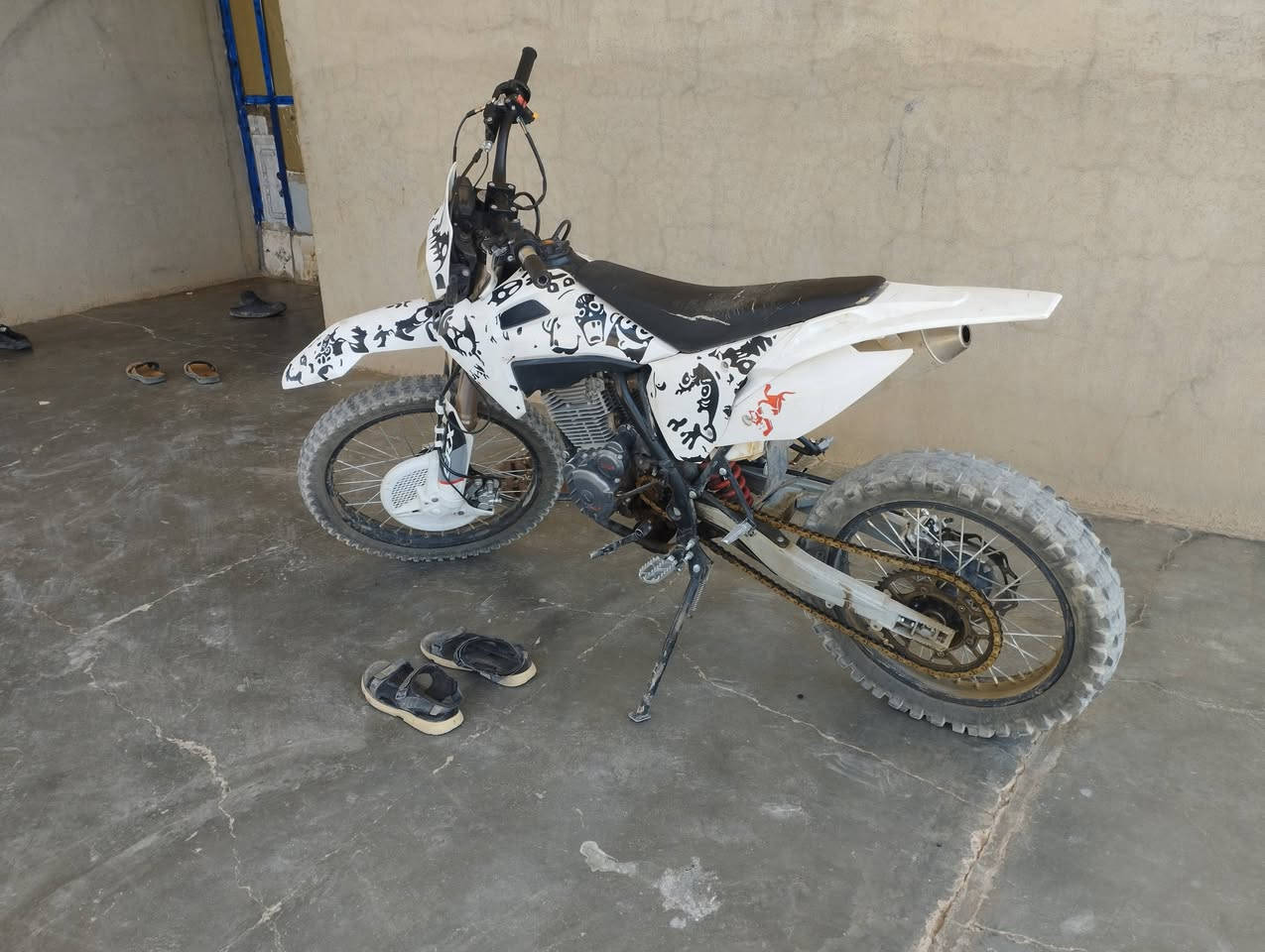 السلام عليكم قفاز Crx موديل 25 محرك كبس ماضروب عليه اصبانه سعر 900بي مجال للجيه يرهم مراوس ويه فرق او اروس ويه 24او 25فقط او كون شي نضيف هاتف ***********
