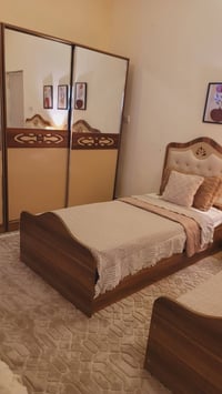 غرفه نوم نفر كنتورين وسريرين وميز تواليت نظيفه كولش مكاني بغداد للاستف...